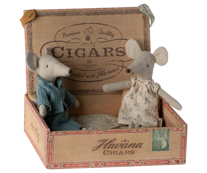 mum & dad mice in cigar box - Pink and Brown Boutique