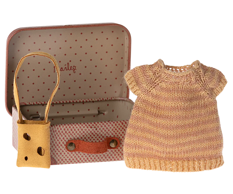 KNITTED DRESS AND BAG IN SUITCASE