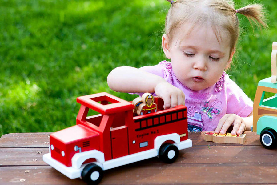 MAGNETIC FIRE TRUCK