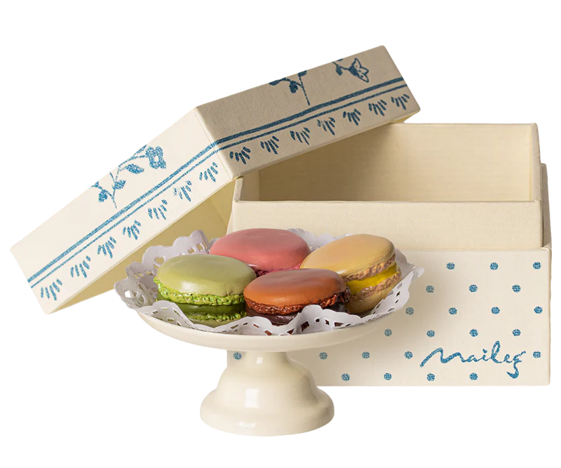 MACARONS ET CHOCOLAT CHAUD