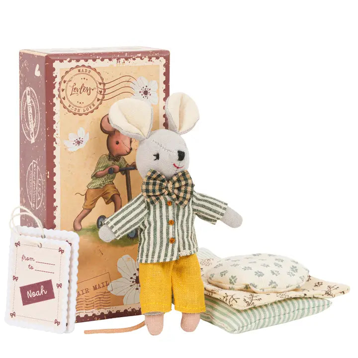 NOAH MOUSE IN STAMP BOX BED