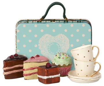 cakes & tableware for the mice - Pink and Brown Boutique