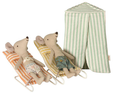 Two Mice on Vacation - Pink and Brown Boutique